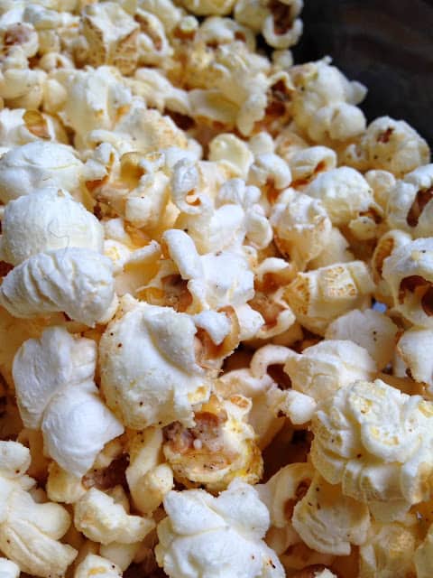 White Cheddar Cheese Chili Popcorn